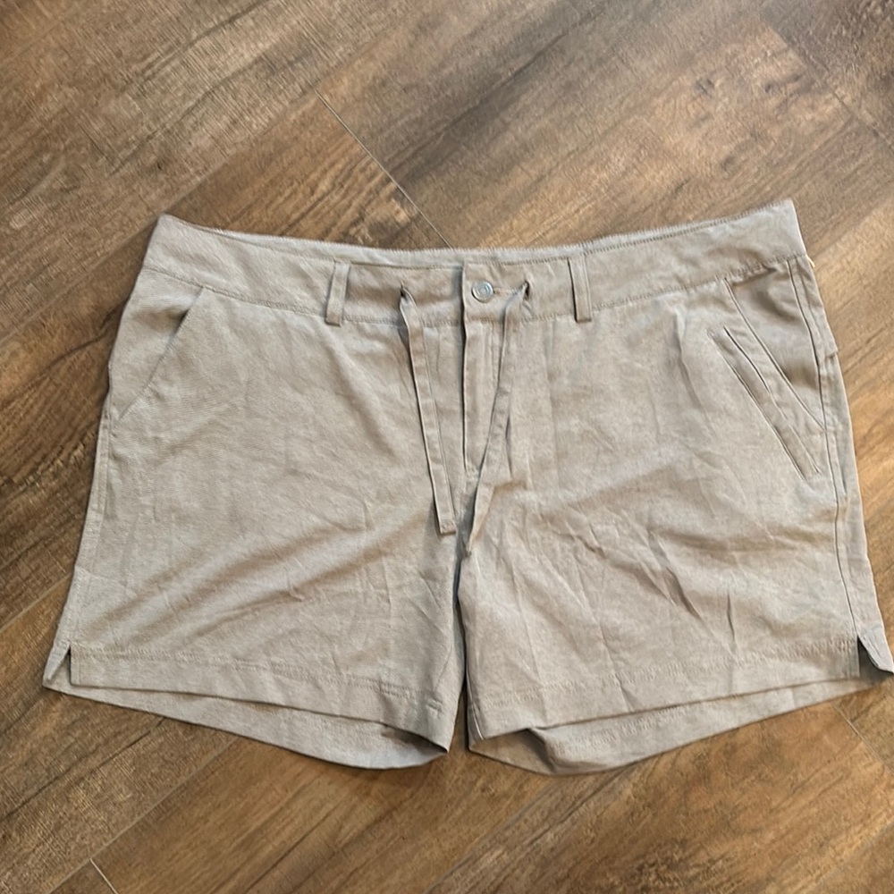 Magellan Outdoors Women’s Gray Athletic Shorts‎ Size XXL Lightweight Outdoor